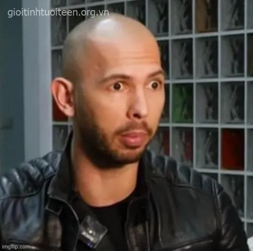 Meme sốc biểu cảm freeze cứng giữa tiệc sinh nhật.