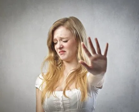 Ảnh chế PewPew bĩu môi nhẹ khi nghe câu chuyện vô lý