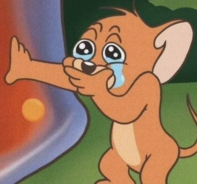 Meme chuột Jerry bịt miệng khóc méo mặt đầy bi thương.