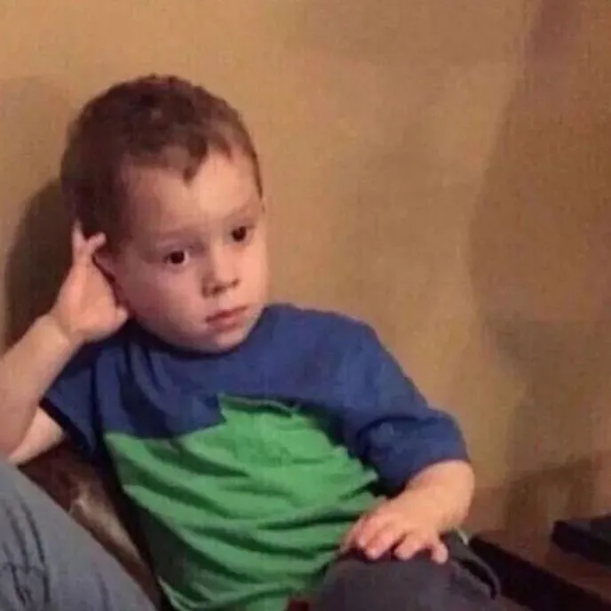 Meme cười bất lực nhìn đời trôi mà không hiểu sao lại đến nước này.