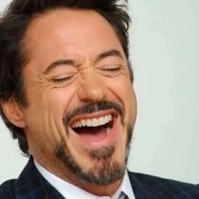 Tiếng cười giòn tan vang vọng khắp bức ảnh chế