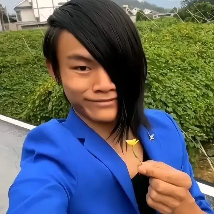 Hình meme cười phóng đại nụ cười méo dí dỏm