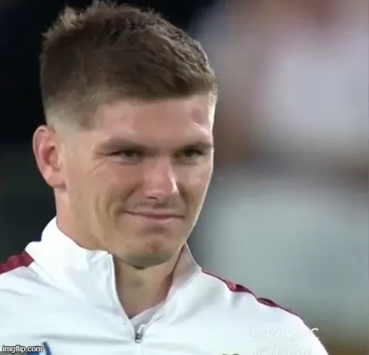 Ảnh vui biểu cảm ngạo nghễ, cười thách thức nhẹ nhàng