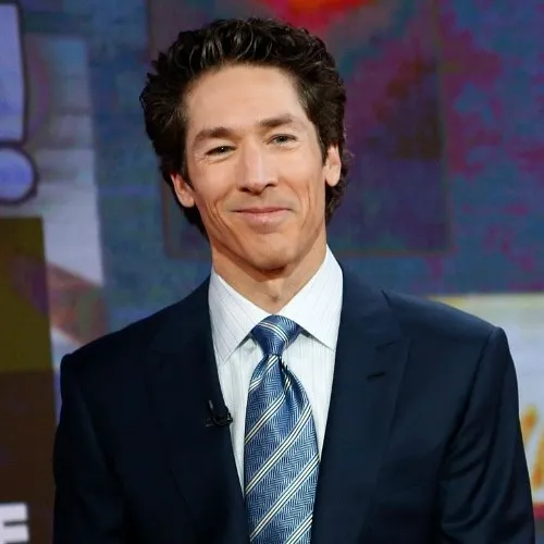 Khi nụ cười nửa mép nói nhiều hơn ngàn lời bình luận