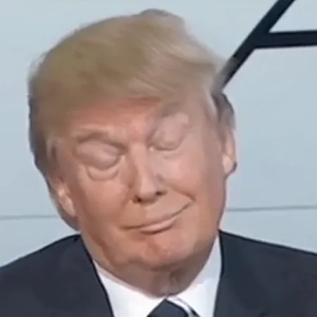 Hình chế meme vui khuôn mặt thách thức, cười nhẹ môi