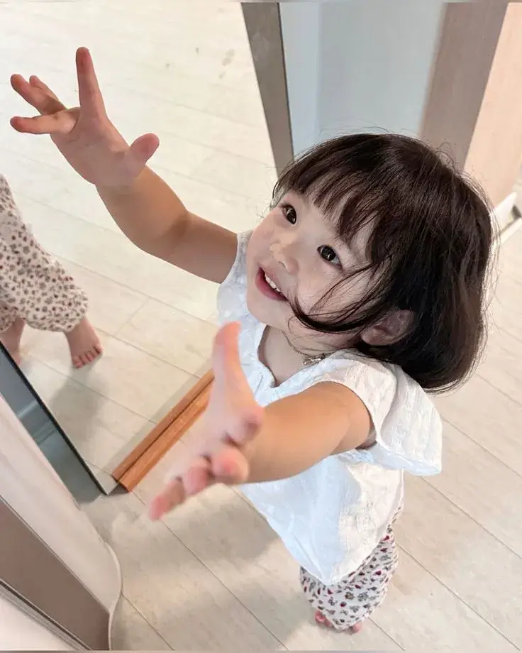 Ảnh vui thể hiện ánh mắt gợi thương và dễ cảm