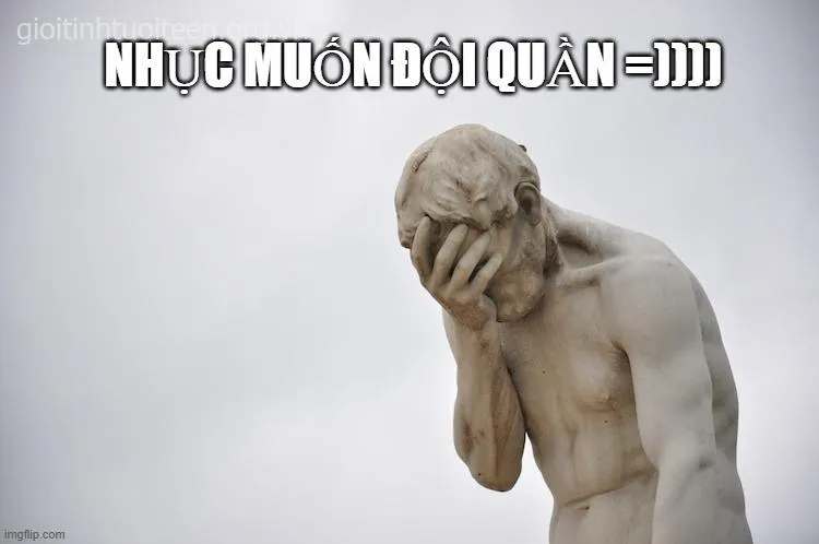 Hình chế cực dí dỏm: đội quần mà vẫn phải cười.