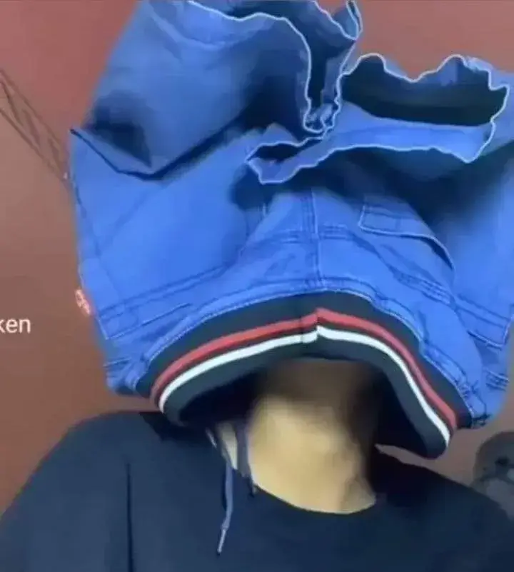 Quê quá quê thì đội quần vào cho đỡ nhục