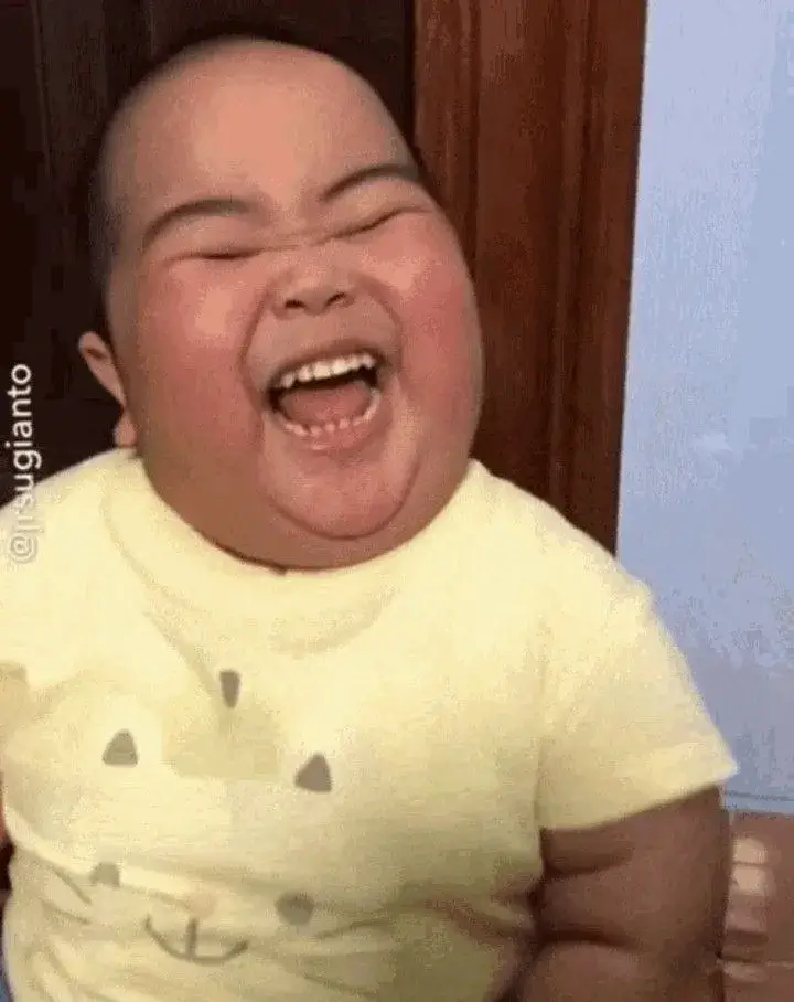 Meme chế em bé cười rạng ngời khiến tim tan chảy ngay