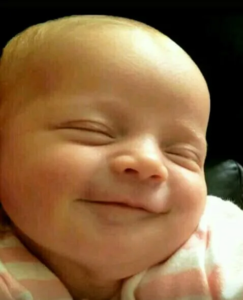 Meme nhóc con cười toe toét cực hài.