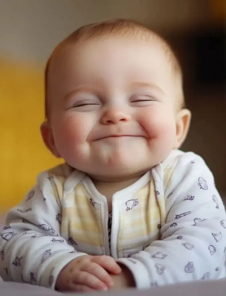 Ảnh chế em bé cười ngọt ngào khiến bao trái tim rung động