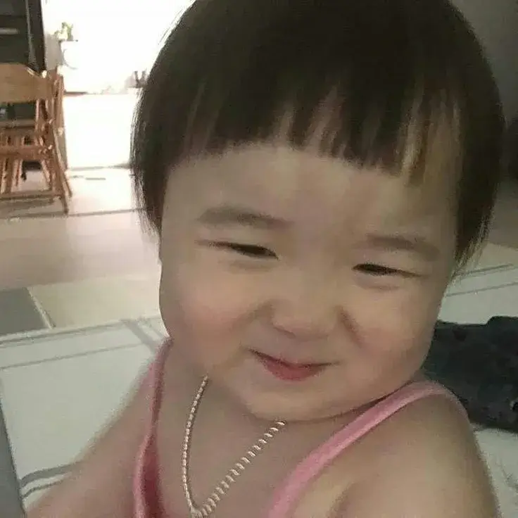 Meme em bé cười tinh nghịch khiến dân mạng xôn xao