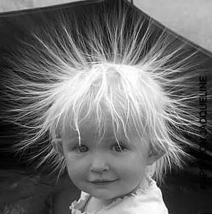 Ảnh chế trẻ nhỏ rạng rỡ cười vang giữa tiếng nhạc TikTok