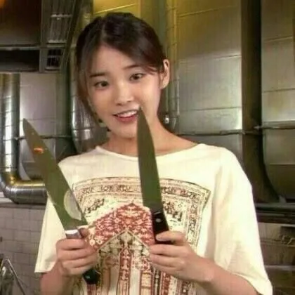 Gương mặt nóng nảy, tức giận cầm dao