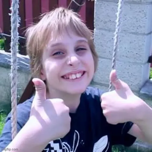 Ảnh meme okela thể hiện phong cách “nói ít mà duyên nhiều”.