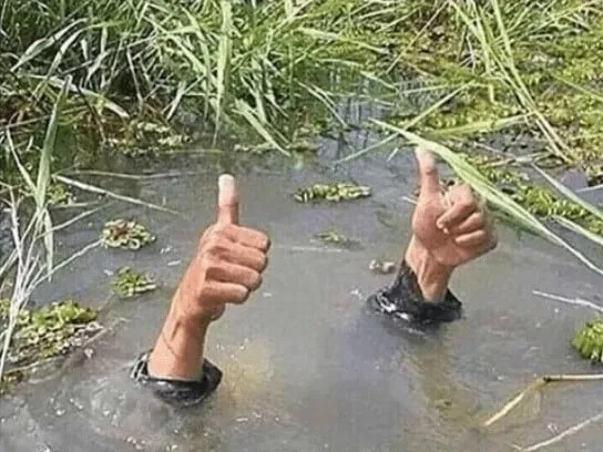 Ảnh meme uki khép lại đoạn chat bằng nụ cười cực chill.