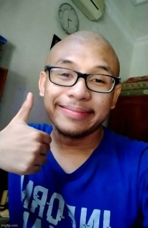 Meme okela thể hiện phong cách giao tiếp vừa troll vừa duyên.