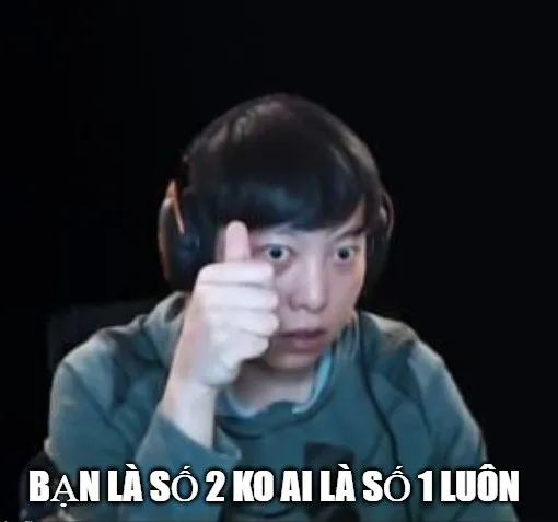 Ảnh chế oke biểu cảm đáng yêu, pha chút cười gượng cực hợp mood.