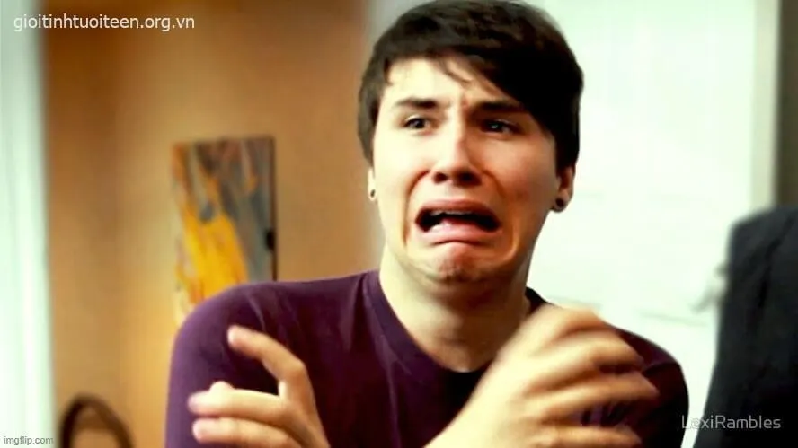 Biểu cảm ngạc nhiên gương mặt troll