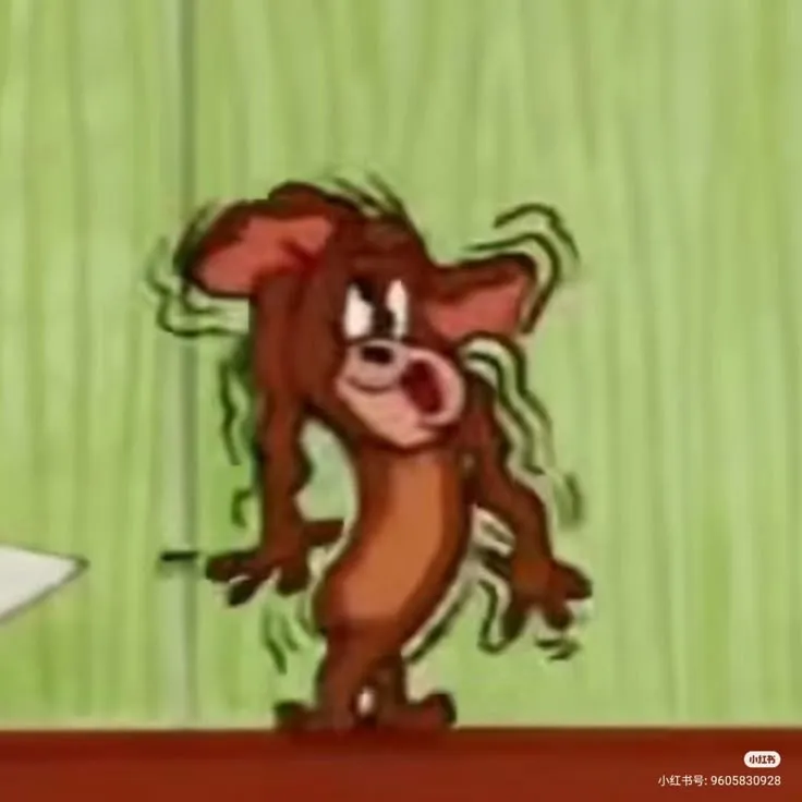 Meme chế Jerry nhấn nét thất thần bằng động tác đứng đơ