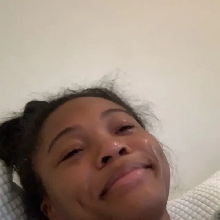 Ảnh vui khoảnh khắc ngoài miệng cười, lòng rối loạn.