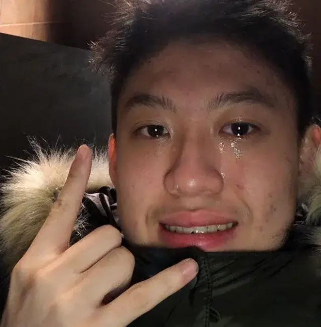 Ngoài cười haha, trong nước mắt âm thầm