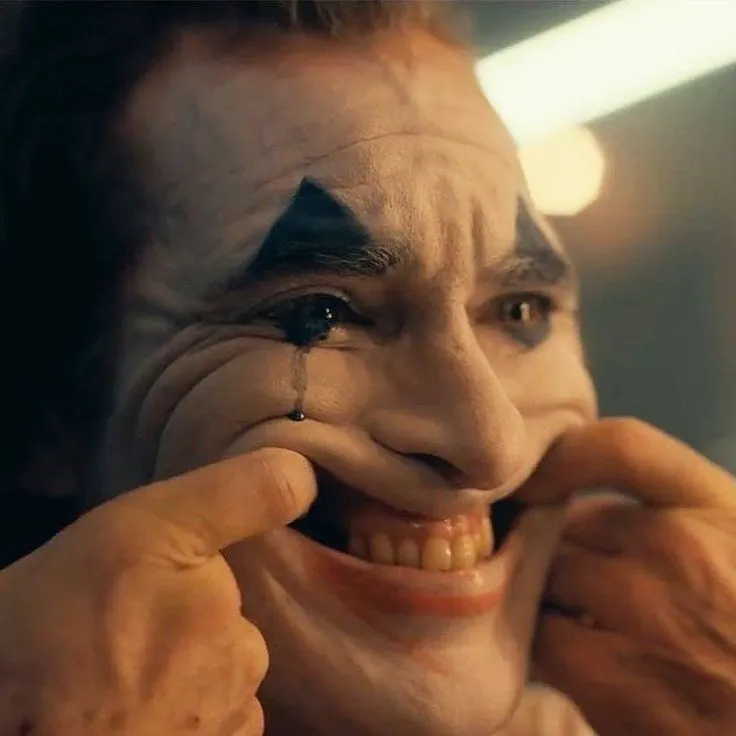 Meme ngoài miệng cười tươi mà trong lòng rớt nước mắt.