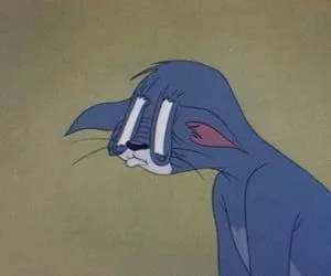 Hình Tom lim dim mắt, biểu cảm mệt mỏi cực dễ thương