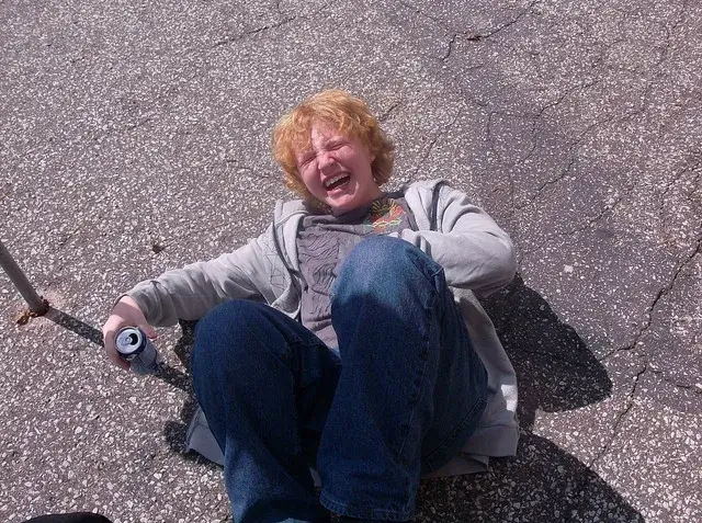 Hình troll dân mạng nằm cười trước tình huống dở khóc dở cười