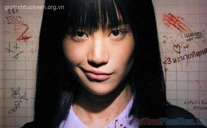 Nụ cười gian xảo, ánh nhìn lạnh lùng.