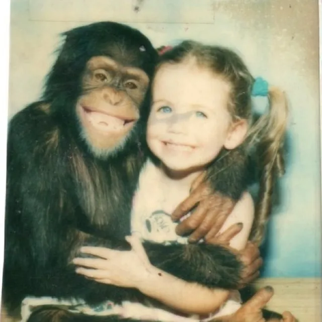 Meme ôm tái ngộ trong niềm hân hoan khôn tả