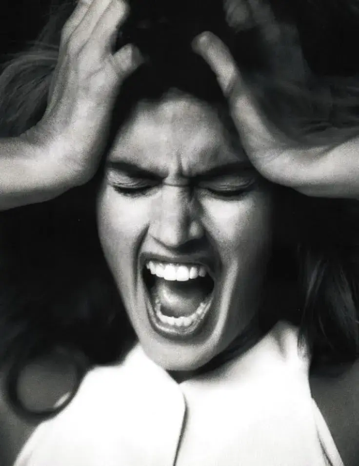 Meme sinh viên thi rớt nhìn đời trong vô vọng