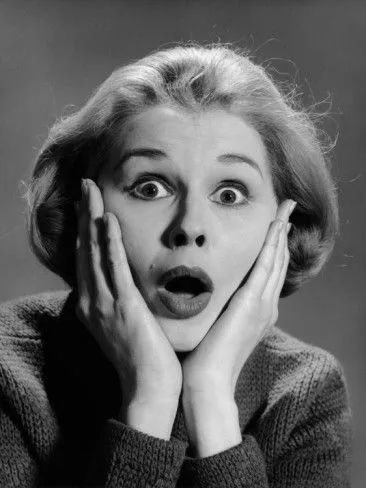 Hình vui người ngơ ngác không hiểu chuyện gì đang diễn ra