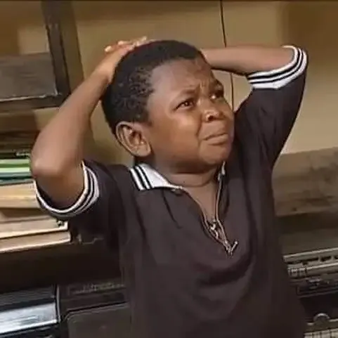 Biểu cảm ôm đầu và nghệ thuật nói “tôi chịu rồi” không cần chữ