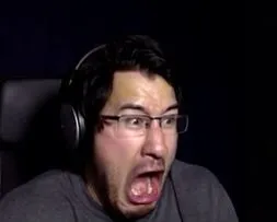 Biểu cảm hoảng sợ đến mức mắt tròn miệng há