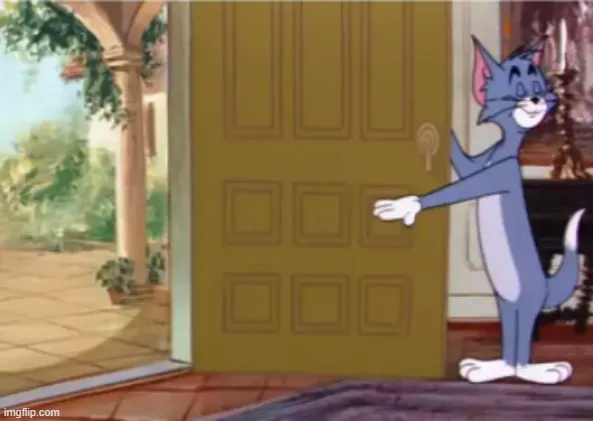 11 ảnh Meme Mèo Tom Mở Cửa đuổi khách với gương mặt gian xảo bí hiểm