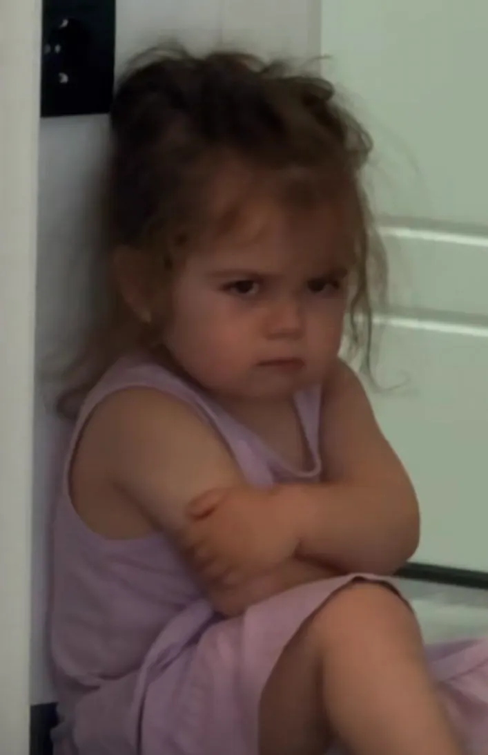 Ảnh vui caption “bực tím mặt” lan truyền chóng mặt.