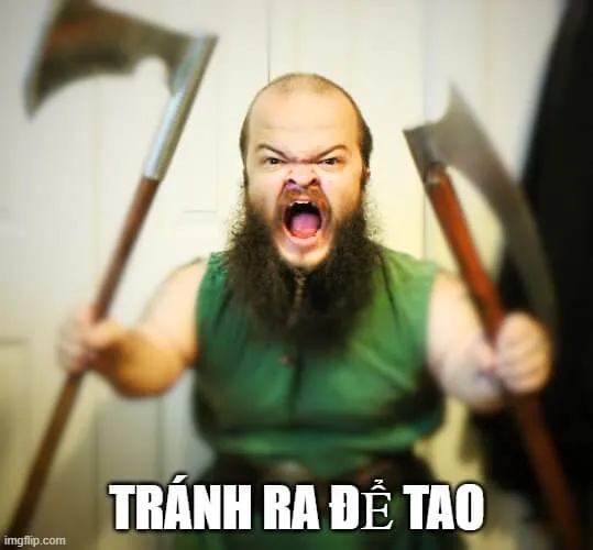 Meme giận dữ, ánh mắt bùng lửa.