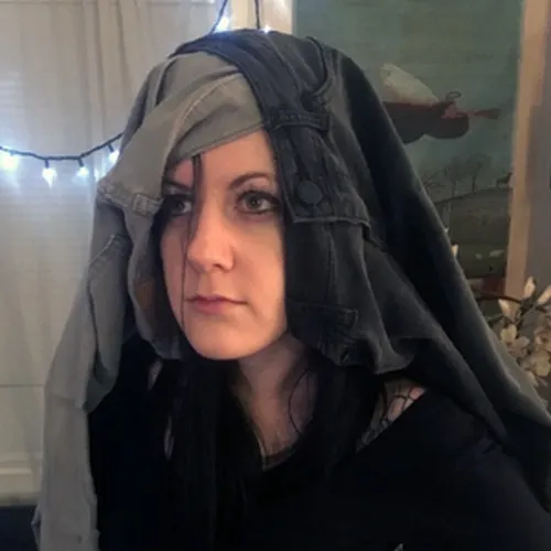 Meme đội mũ quần biểu trưng nỗi xấu hổ cực điểm.