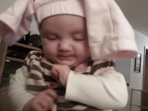 Ảnh hài người ngượng đỏ mặt nhưng vẫn phải cười.