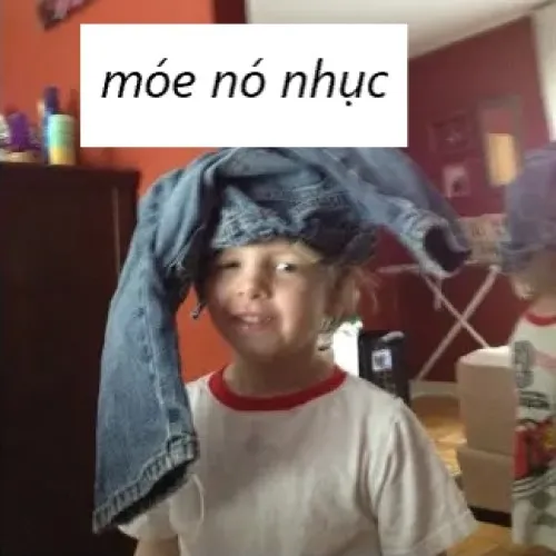 Ảnh vui đội quần thể hiện cảm xúc thật lòng.