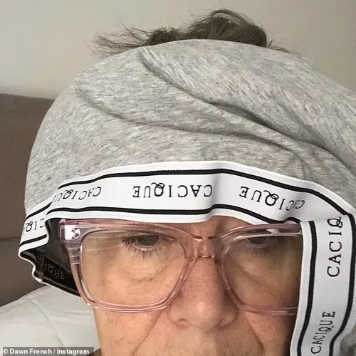 Bộ ảnh meme đội quần khiến dân mạng cười lăn vì độ “quê độ” cực mạnh