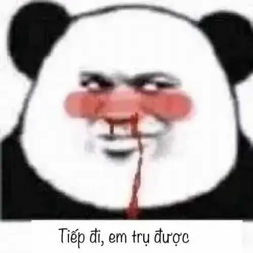 Meme gấu trúc troll face nheo mắt đầy ý châm chọc.