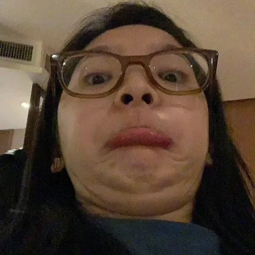 Bộ meme bĩu môi cực “chảnh chọe” dành cho pha đáp trả tinh tế