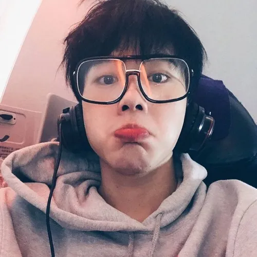 Khi Jennie và mèo bặm môi cùng lên meme phản ứng “chất lừ”