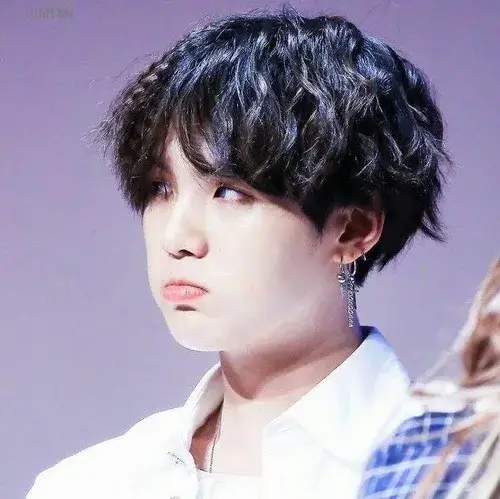 Khoảnh khắc môi bặm phản ứng lại lời nói vô duyên cực chuẩn