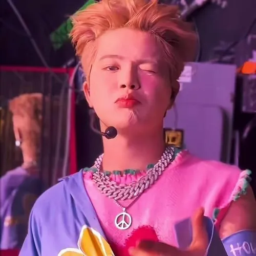 Hình troll môi cong thái độ khinh khỉnh nhưng đáng yêu