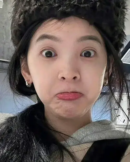 Hình troll bặm môi lạnh như tiền nhưng vẫn đáng yêu