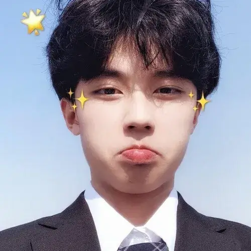 Biểu cảm bĩu môi và nghệ thuật khinh thường đỉnh cao của mạng xã hội