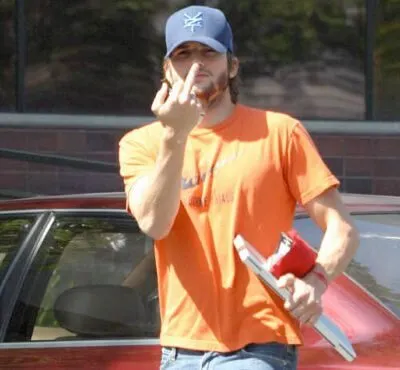 Meme hài ngón tay thối cho bạn trẻ